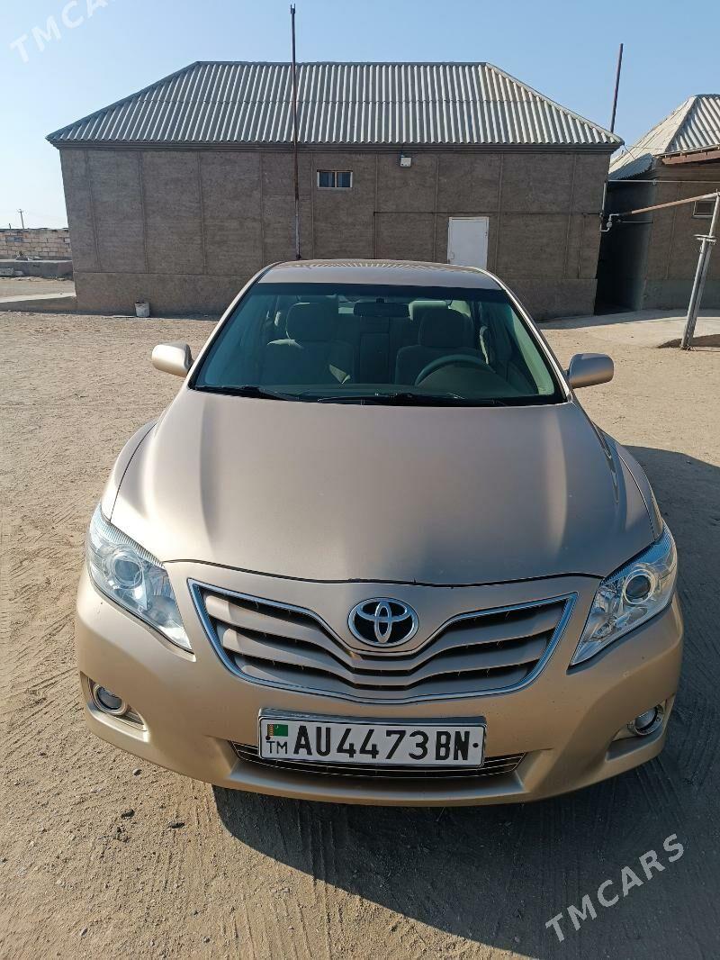 Toyota Camry 2011 - 195 000 TMT - Гумдаг - img 4