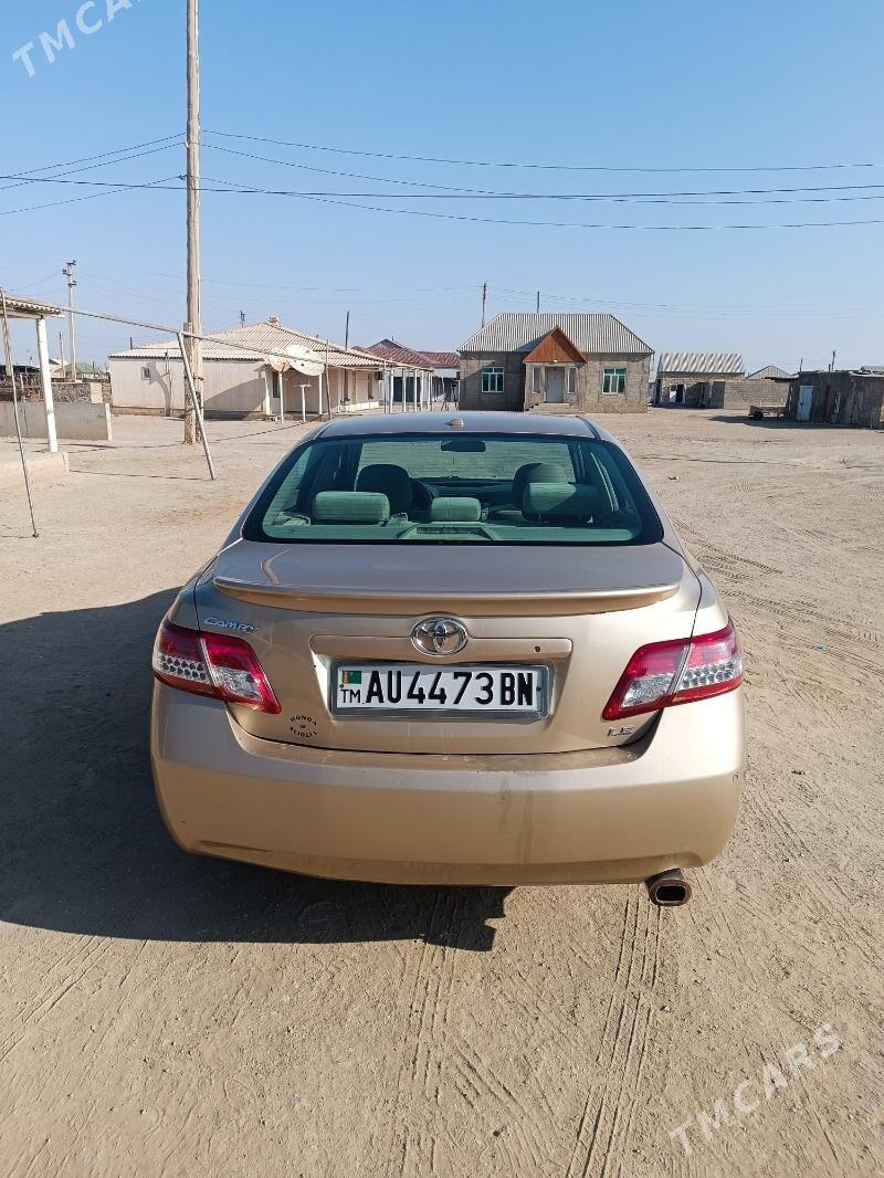 Toyota Camry 2011 - 195 000 TMT - Гумдаг - img 7