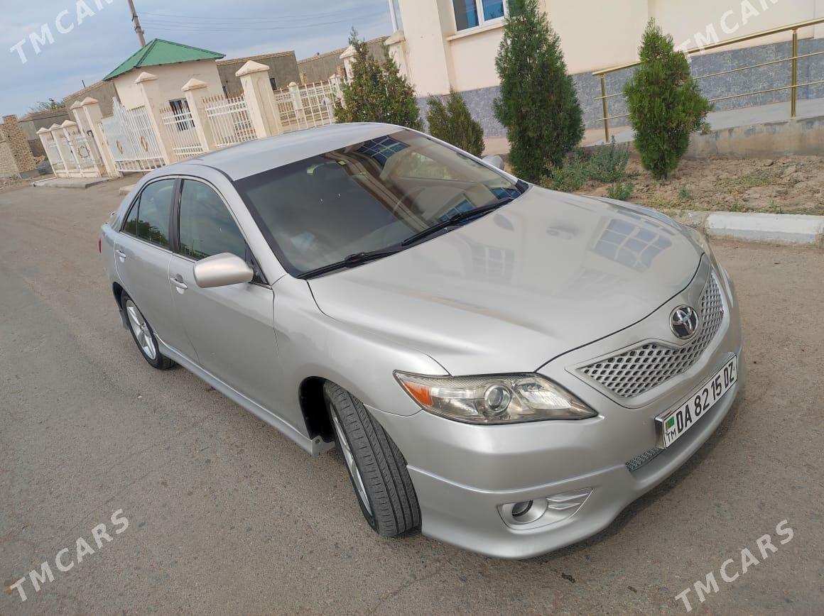 Toyota Camry 2011 - 240 000 TMT - Губадаг - img 2