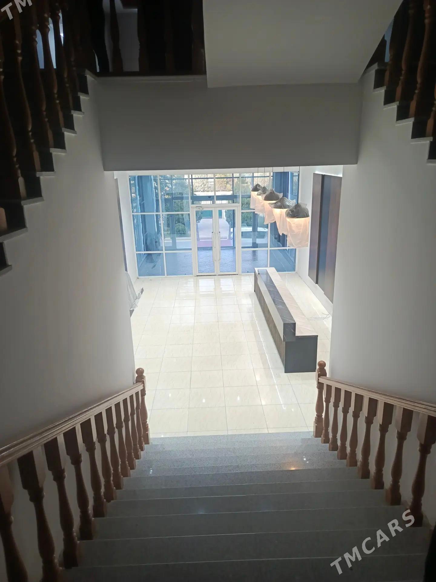 СДАЮ ПОМЕЩЕНИЕ 1000 КВ.М - Ашхабад - img 1