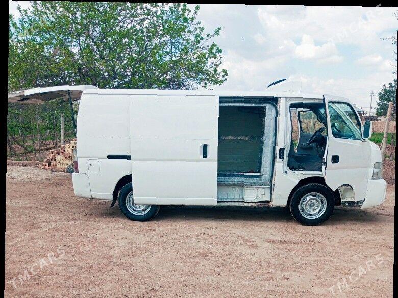 Nissan Urvan 2005 - 140 000 TMT - Векильбазар - img 3