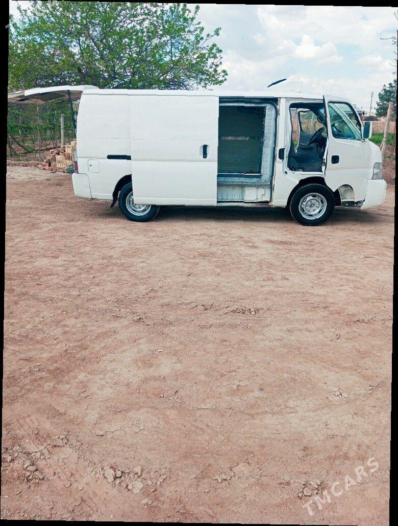 Nissan Urvan 2005 - 140 000 TMT - Векильбазар - img 4