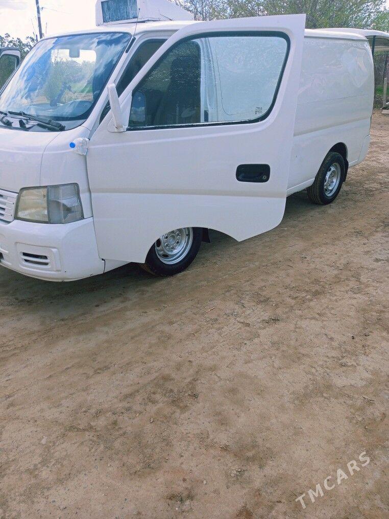 Nissan Urvan 2005 - 140 000 TMT - Векильбазар - img 2