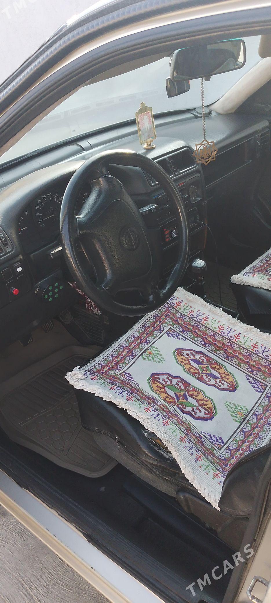 Opel Vectra 1990 - 38 000 TMT - Мары - img 3