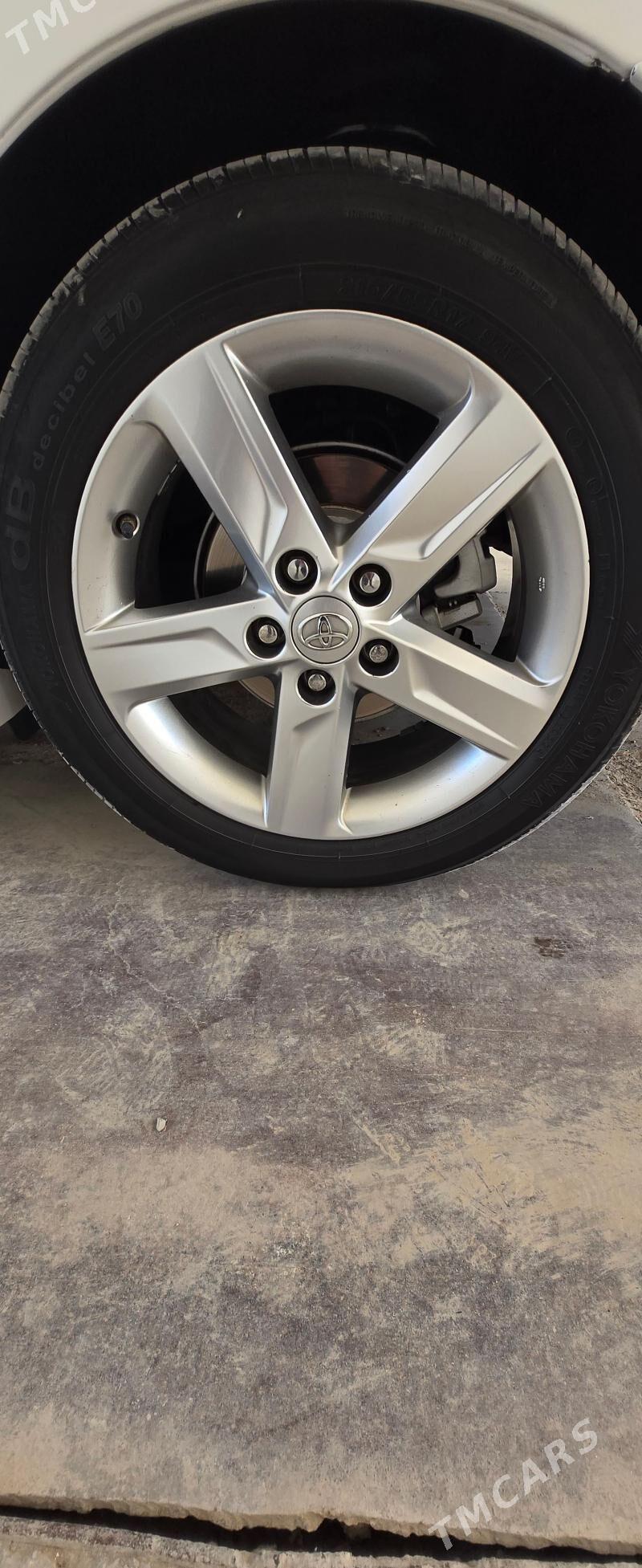 Toyota Camry 2012 - 245 000 TMT - Бузмеин - img 5