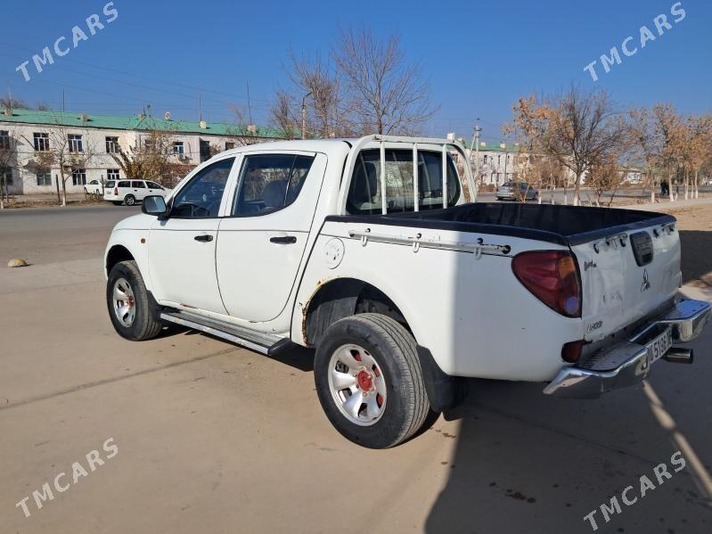 Mitsubishi L200 2008 - 79 000 TMT - Şabat etr. - img 3
