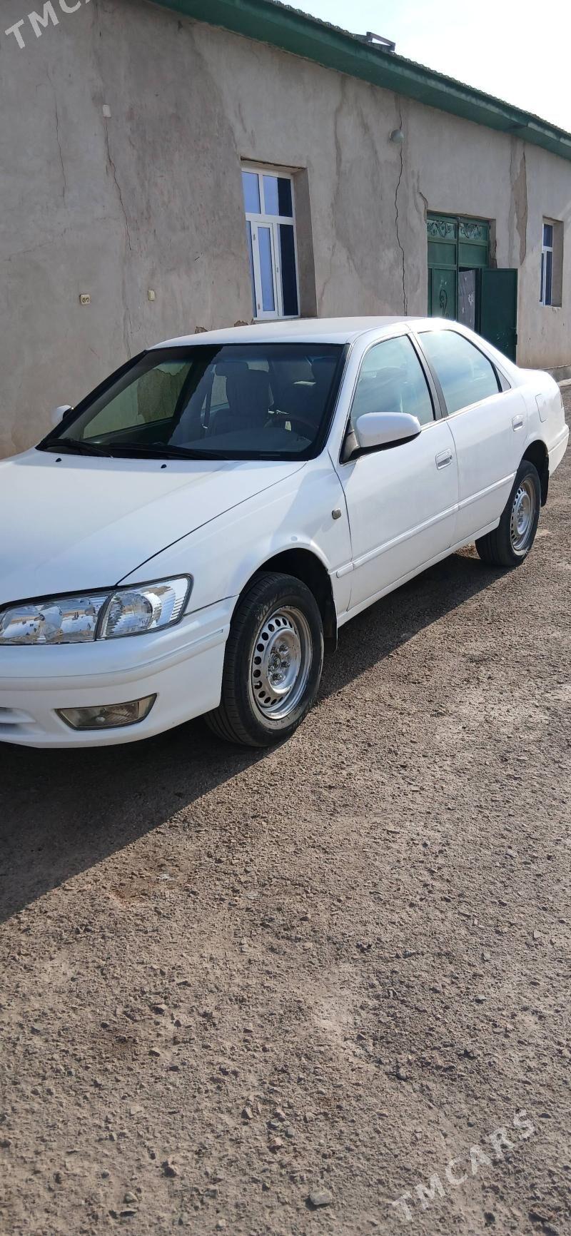 Toyota Camry 1998 - 125 000 TMT - Губадаг - img 1