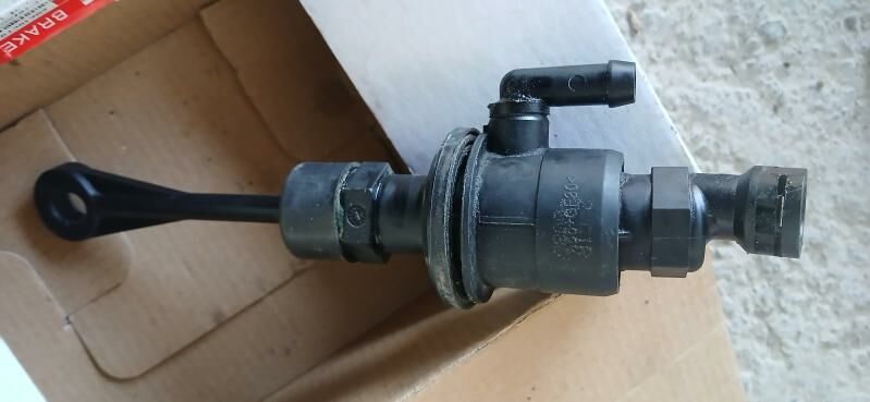 Hundai Elantra. 1 000 TMT - Büzmeýin - img 1