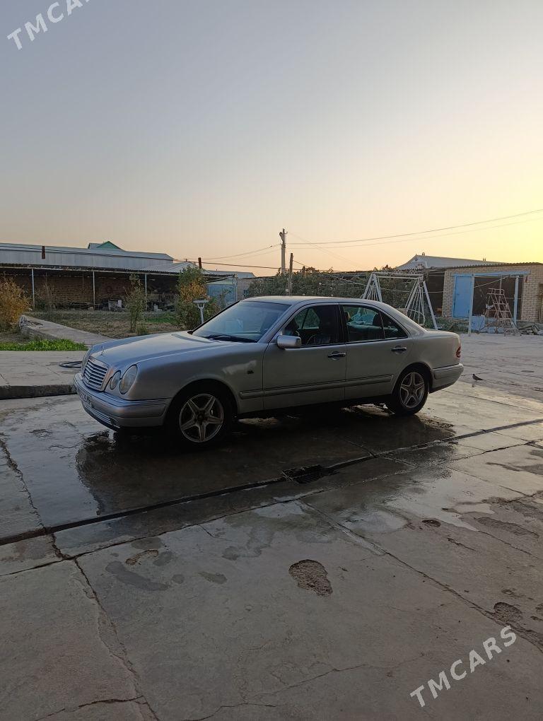Mercedes-Benz E320 1996 - 58 000 TMT - Мары - img 2