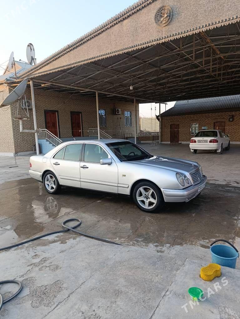 Mercedes-Benz E320 1996 - 58 000 TMT - Мары - img 3
