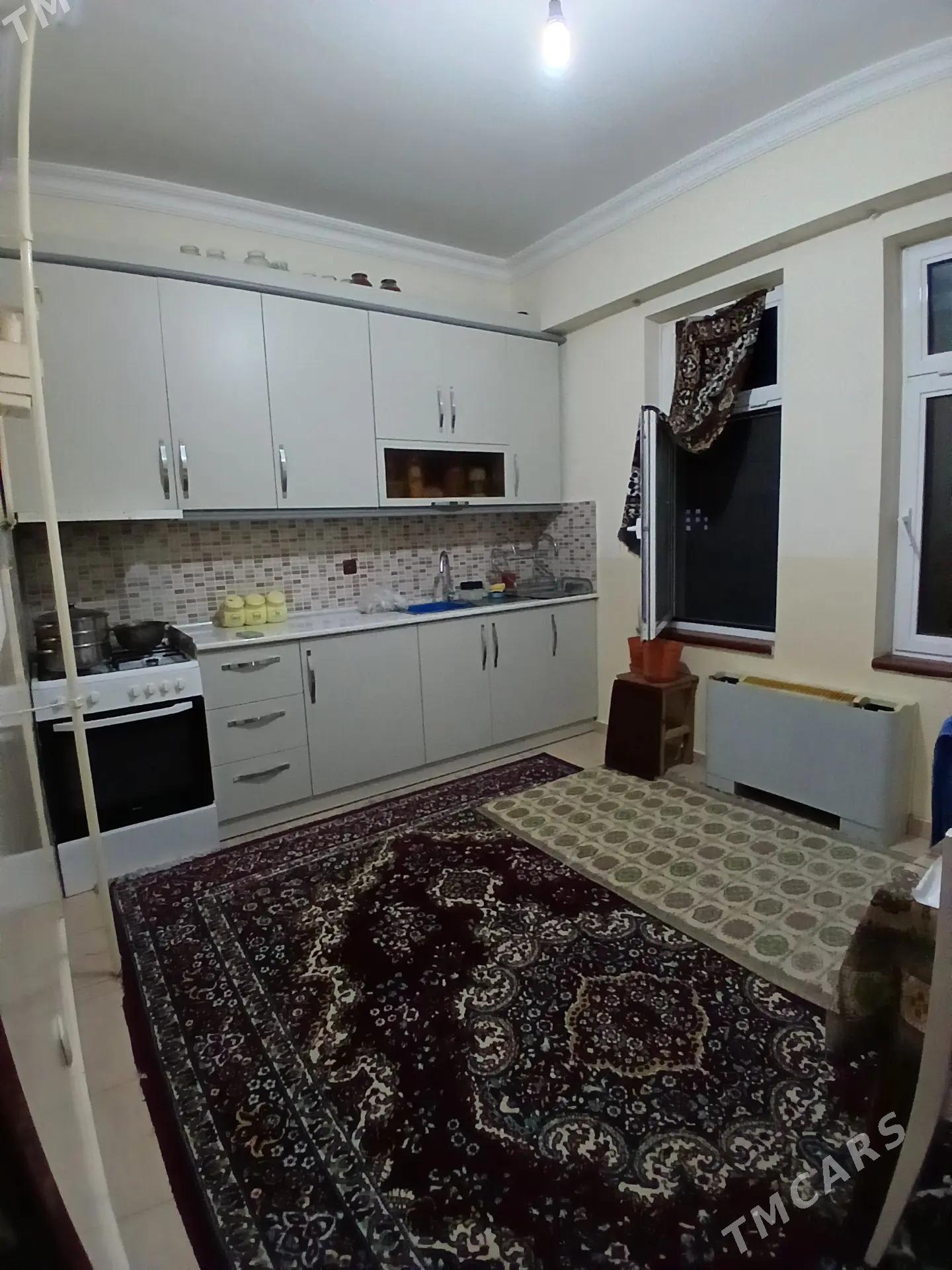 Satlyk 4/3 etajy 3kom 98m² - Köşi - img 5