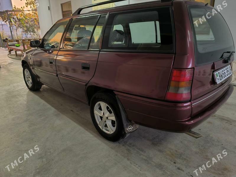 Opel Astra 1995 - 50 000 TMT - Дянев - img 4