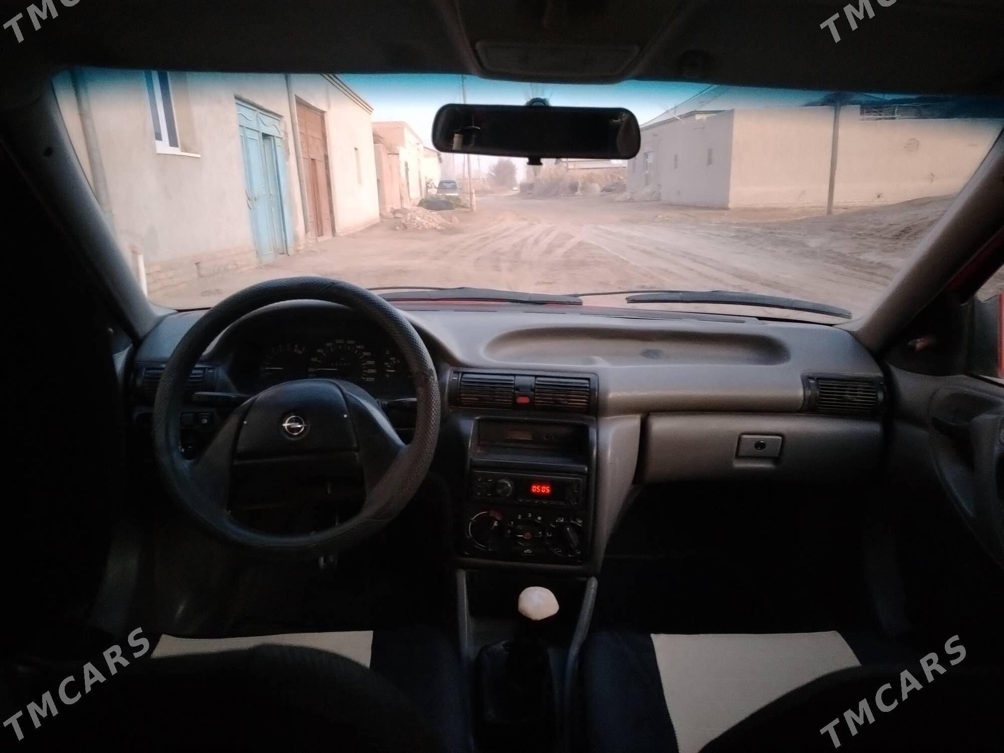 Opel Astra 1994 - 45 000 TMT - Гурбансолтан Едже - img 4