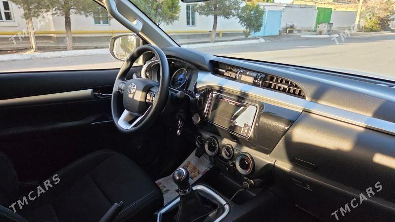 Toyota Hilux 2020 - 500 000 TMT - Aşgabat - img 6