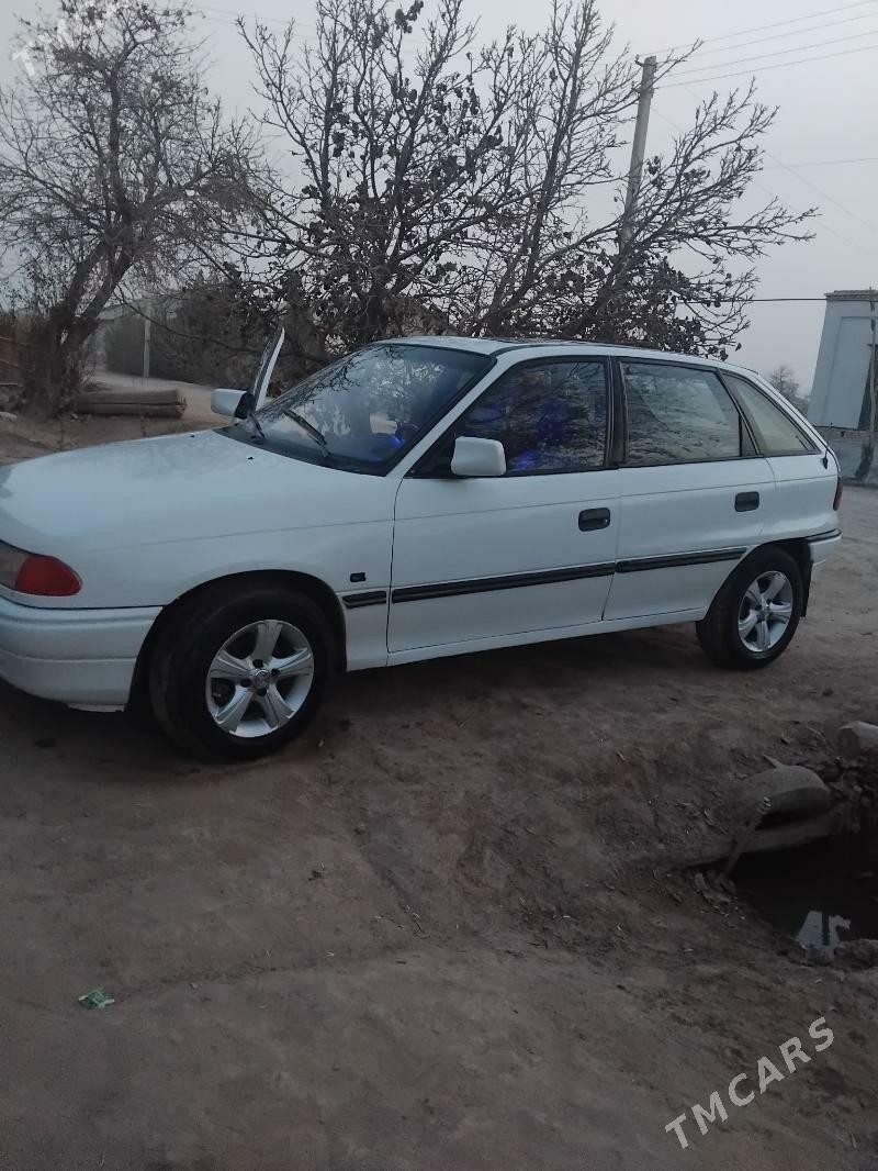 Opel Astra 1992 - 40 000 TMT - Гурбансолтан Едже - img 1
