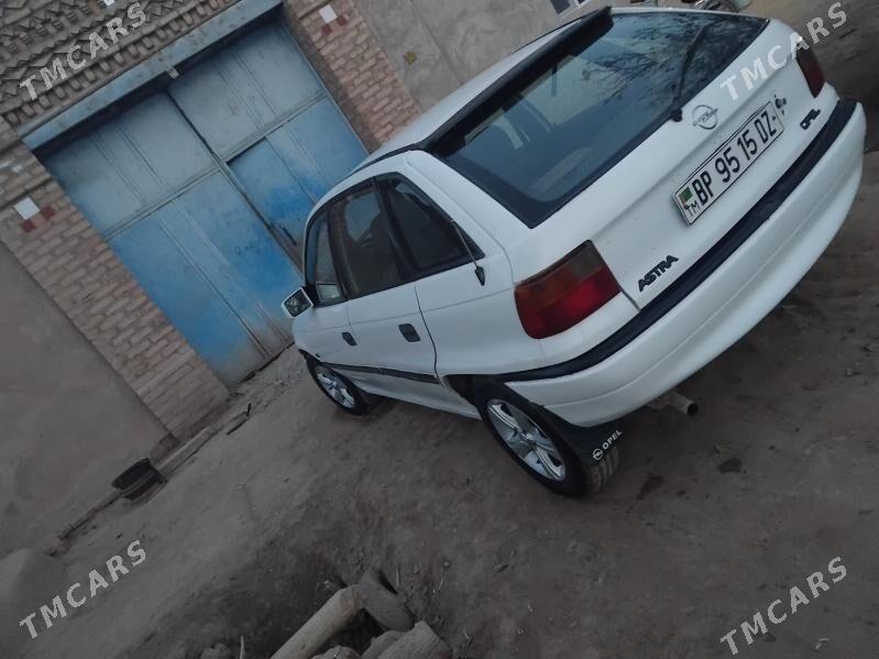 Opel Astra 1992 - 40 000 TMT - Гурбансолтан Едже - img 5