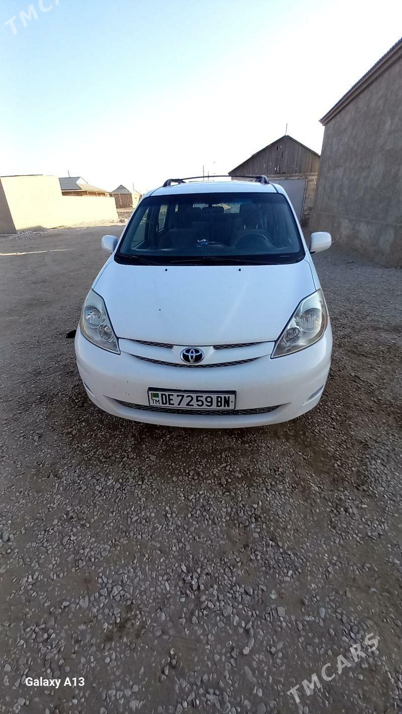 Toyota Sienna 2008 - 220 000 TMT - Эсенгулы - img 4