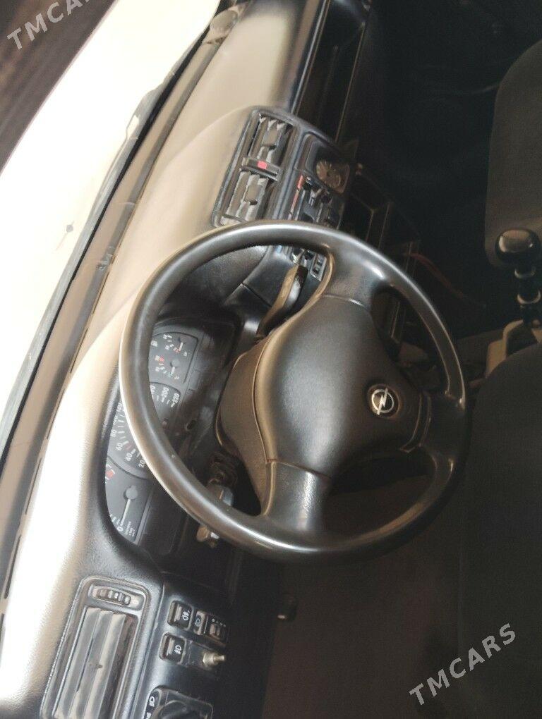 Opel Vectra 1989 - 20 000 TMT - Халач - img 4