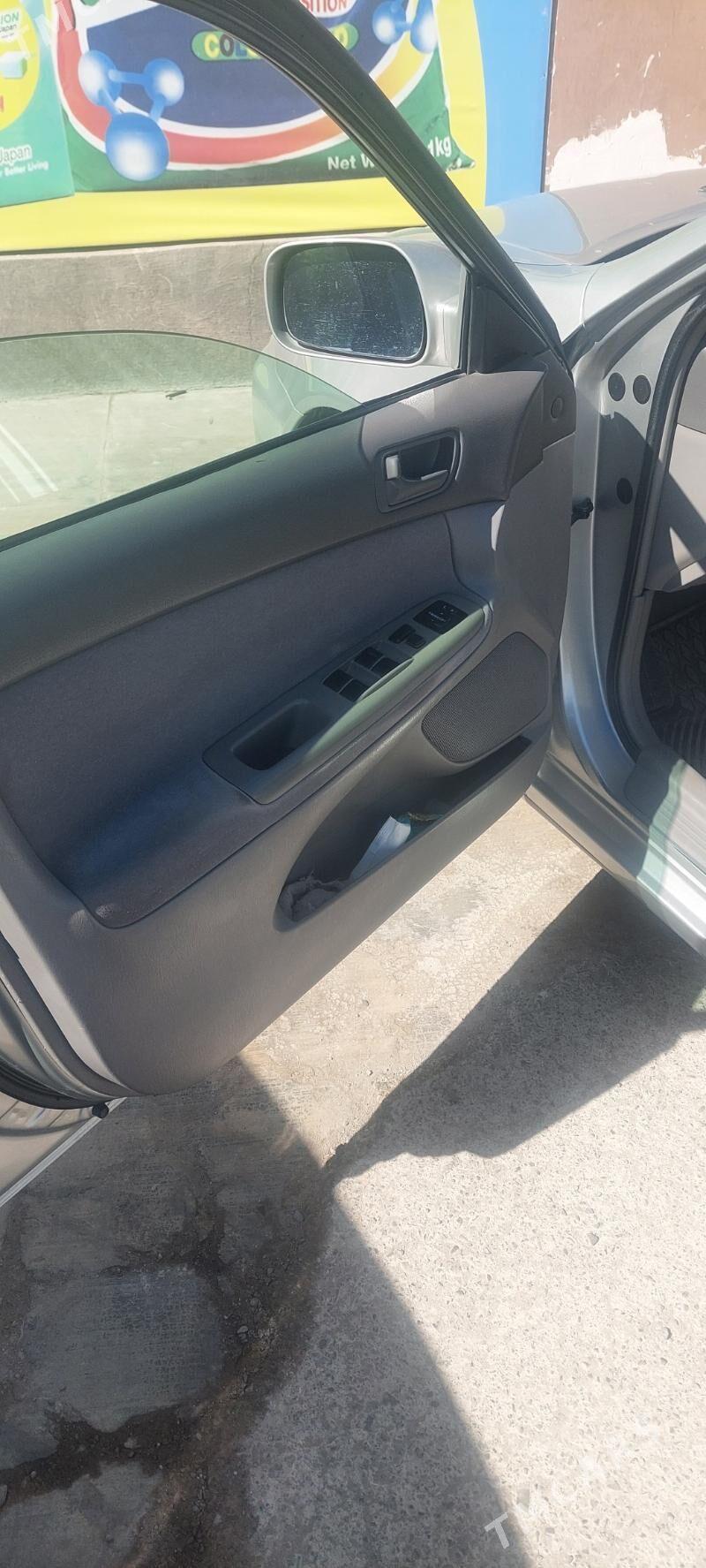 Toyota Camry 2004 - 170 000 TMT - Дашогуз - img 4