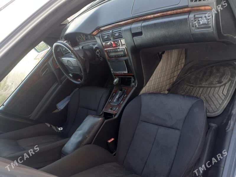 Mercedes-Benz E320 1996 - 55 000 TMT - Туркменабат - img 2