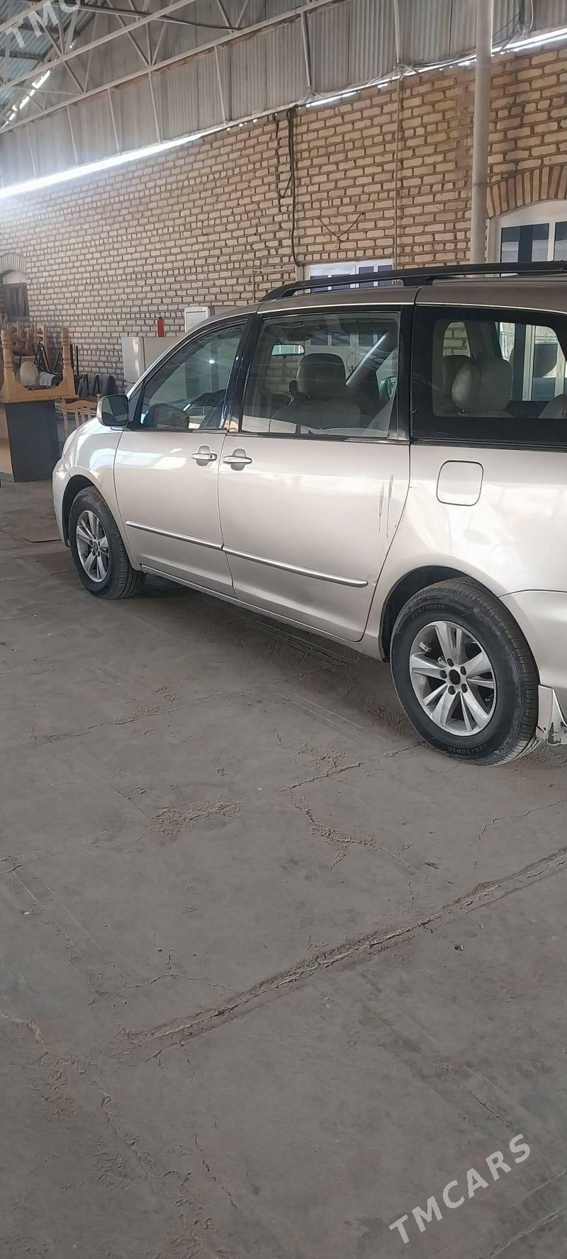 Toyota Sienna 2005 - 175 000 TMT - Туркменгала - img 2