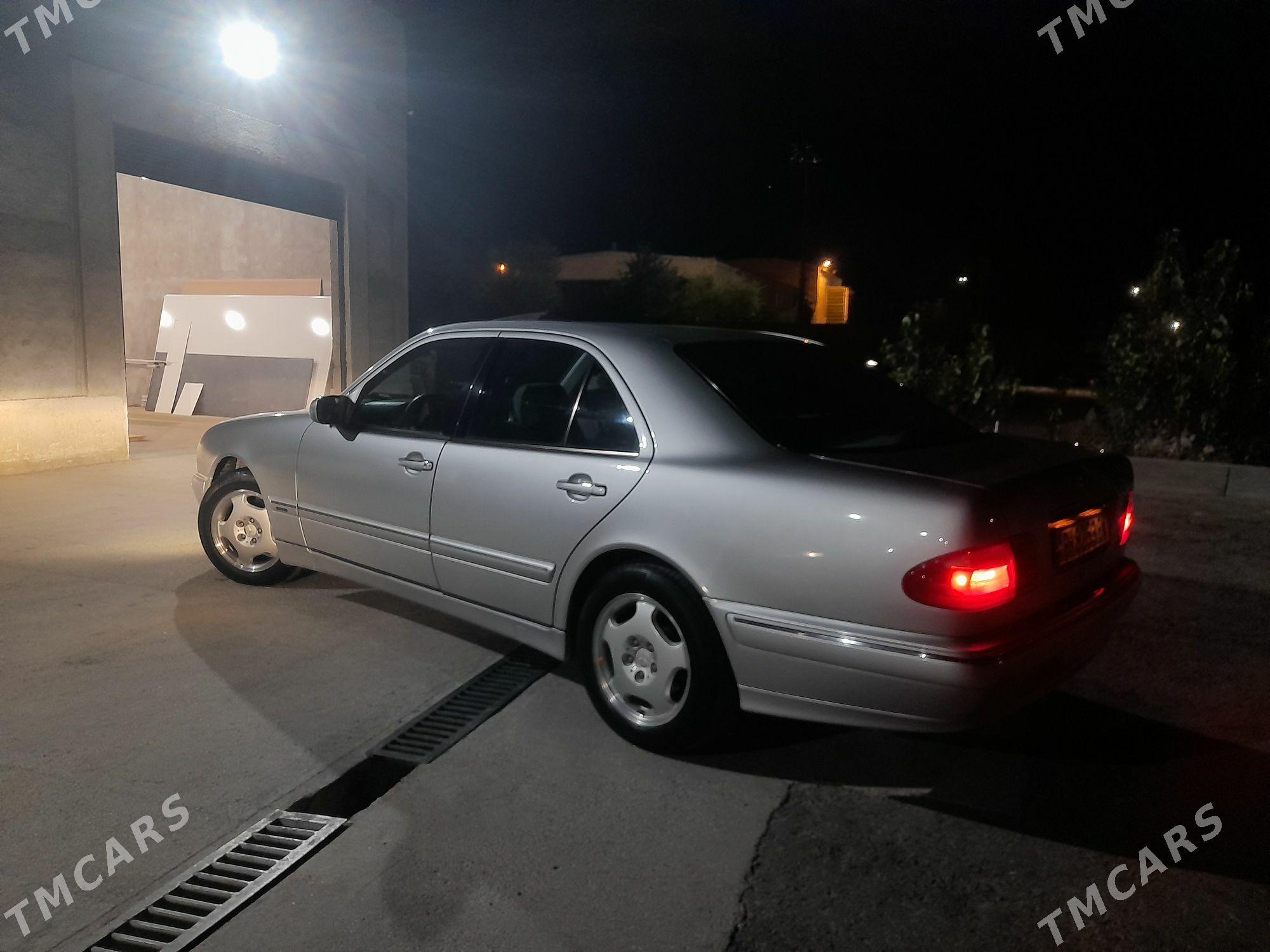Mercedes-Benz E320 2001 - 140 000 TMT - Балканабат - img 2