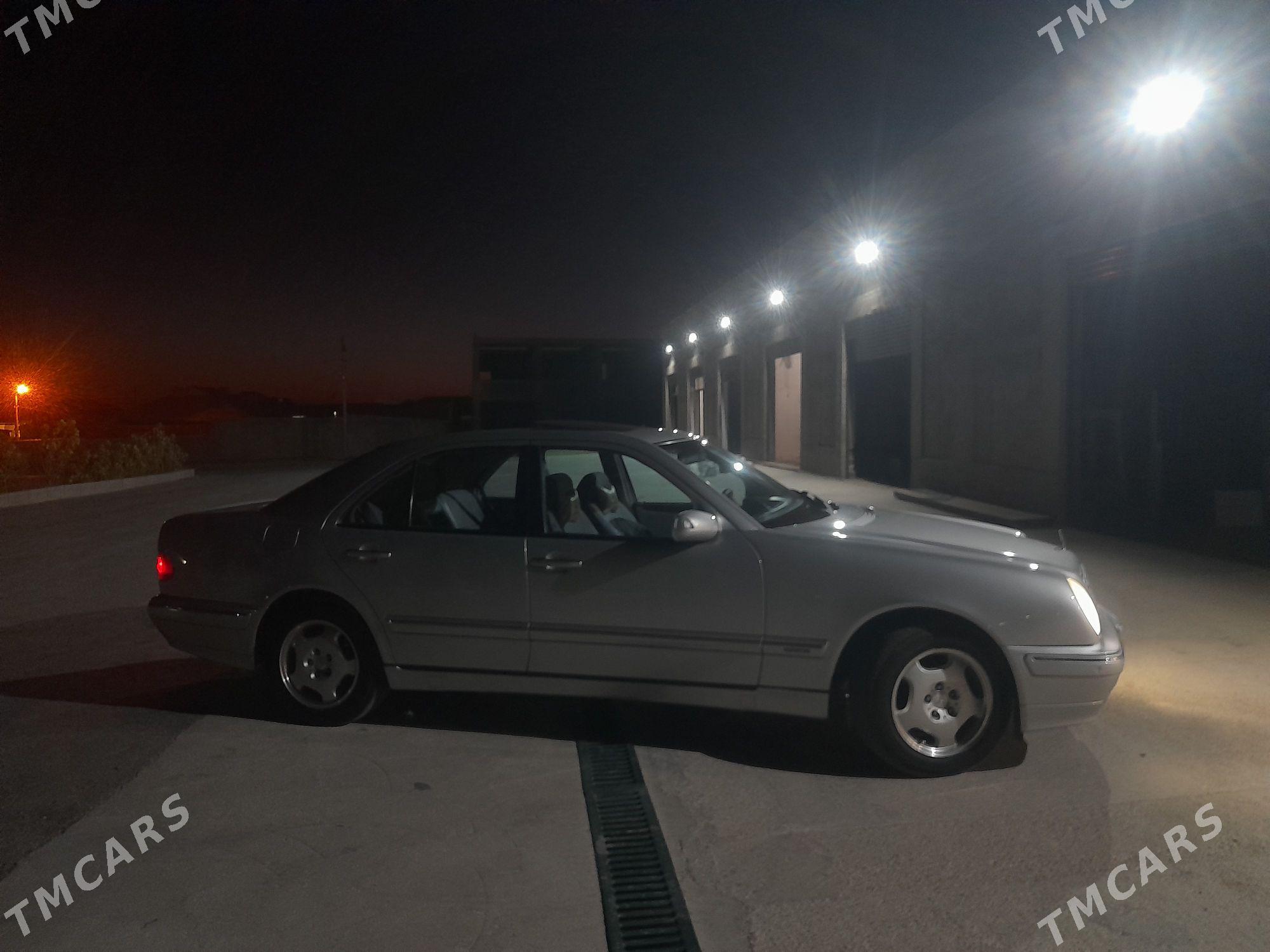 Mercedes-Benz E320 2001 - 140 000 TMT - Балканабат - img 3