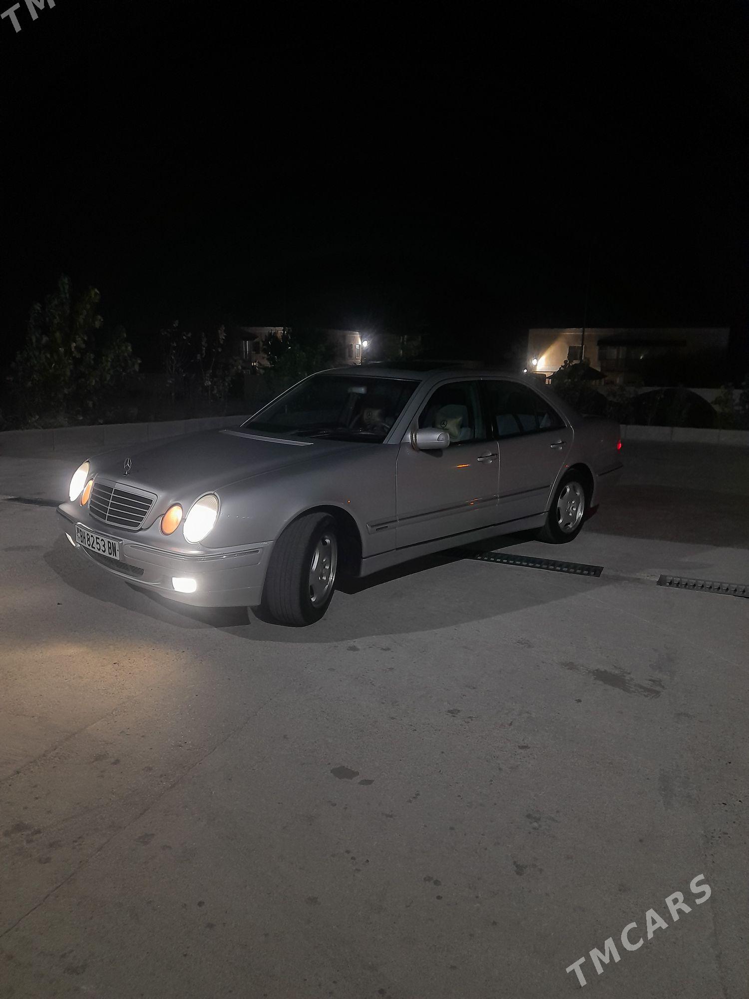 Mercedes-Benz E320 2001 - 140 000 TMT - Балканабат - img 4
