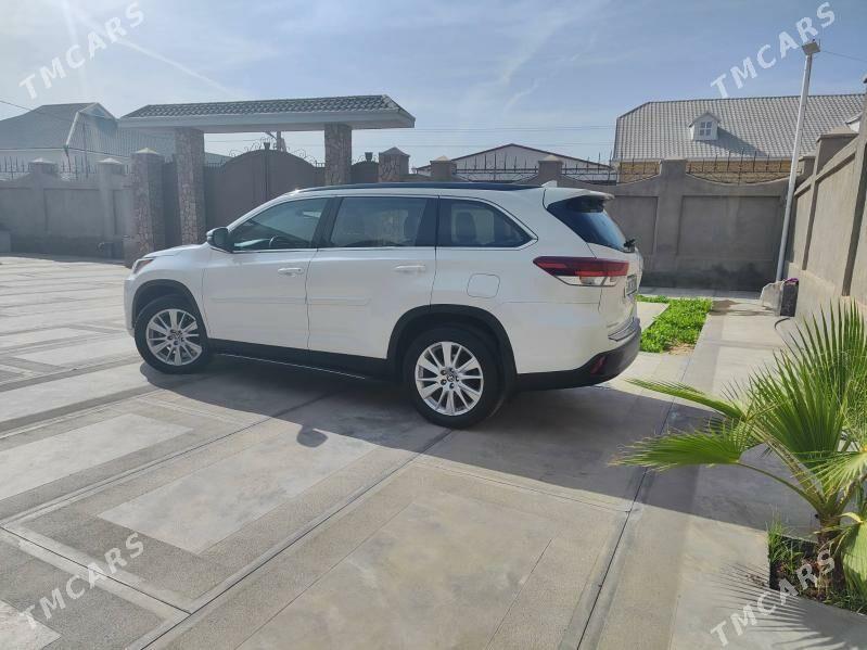 Toyota Highlander 2019 - 450 000 TMT - Baýramaly - img 2