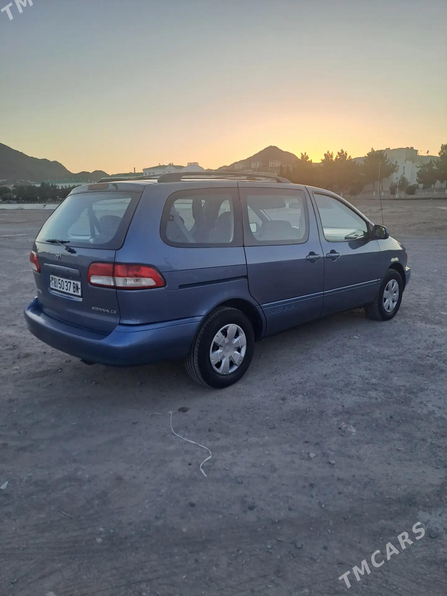 Toyota Sienna 2002 - 200 000 TMT - Gyzylarbat - img 2