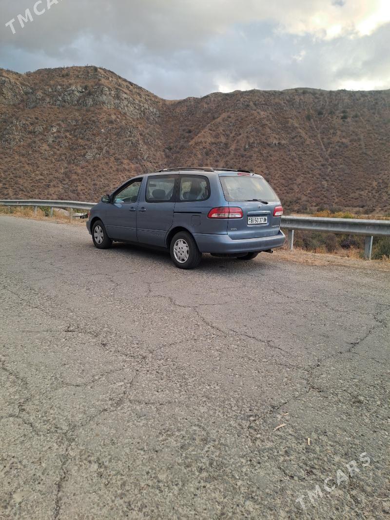 Toyota Sienna 2002 - 200 000 TMT - Gyzylarbat - img 3