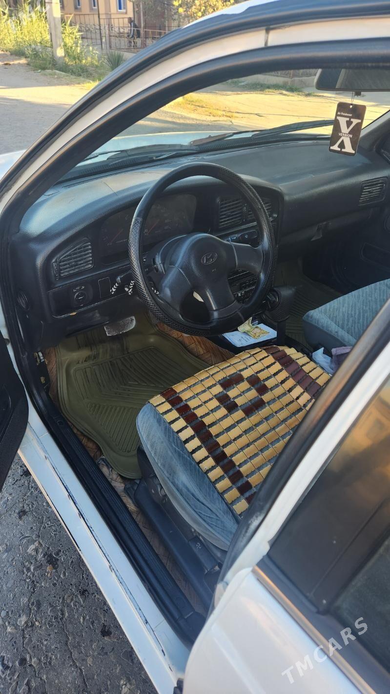 Hyundai Elantra 1994 - 26 000 TMT - Murgap - img 5