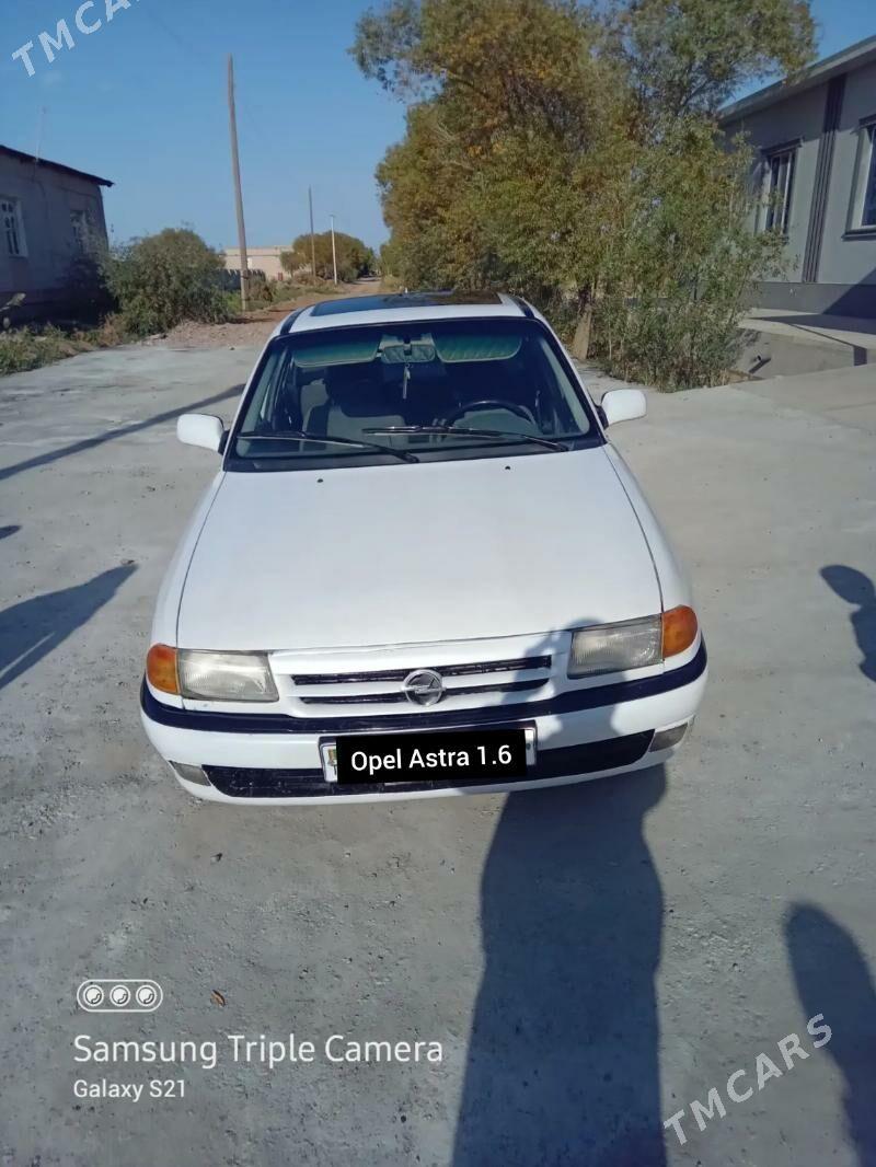 Opel Astra 1993 - 28 000 TMT - Gubadag - img 2