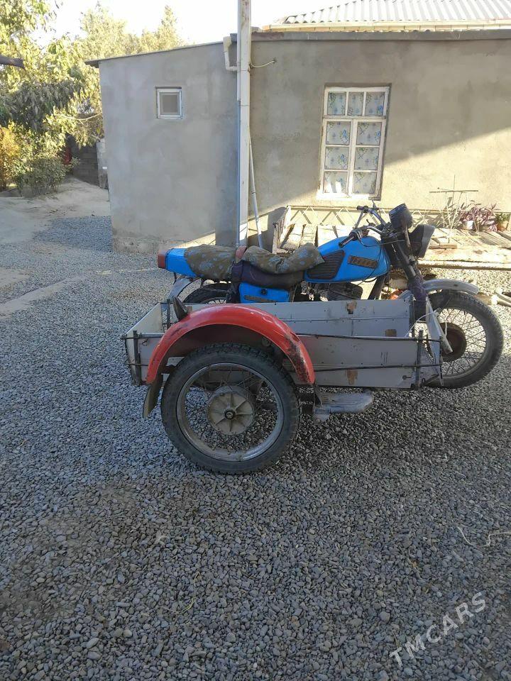 Iž Planeta 2005 - 7 000 TMT - Bäherden - img 2