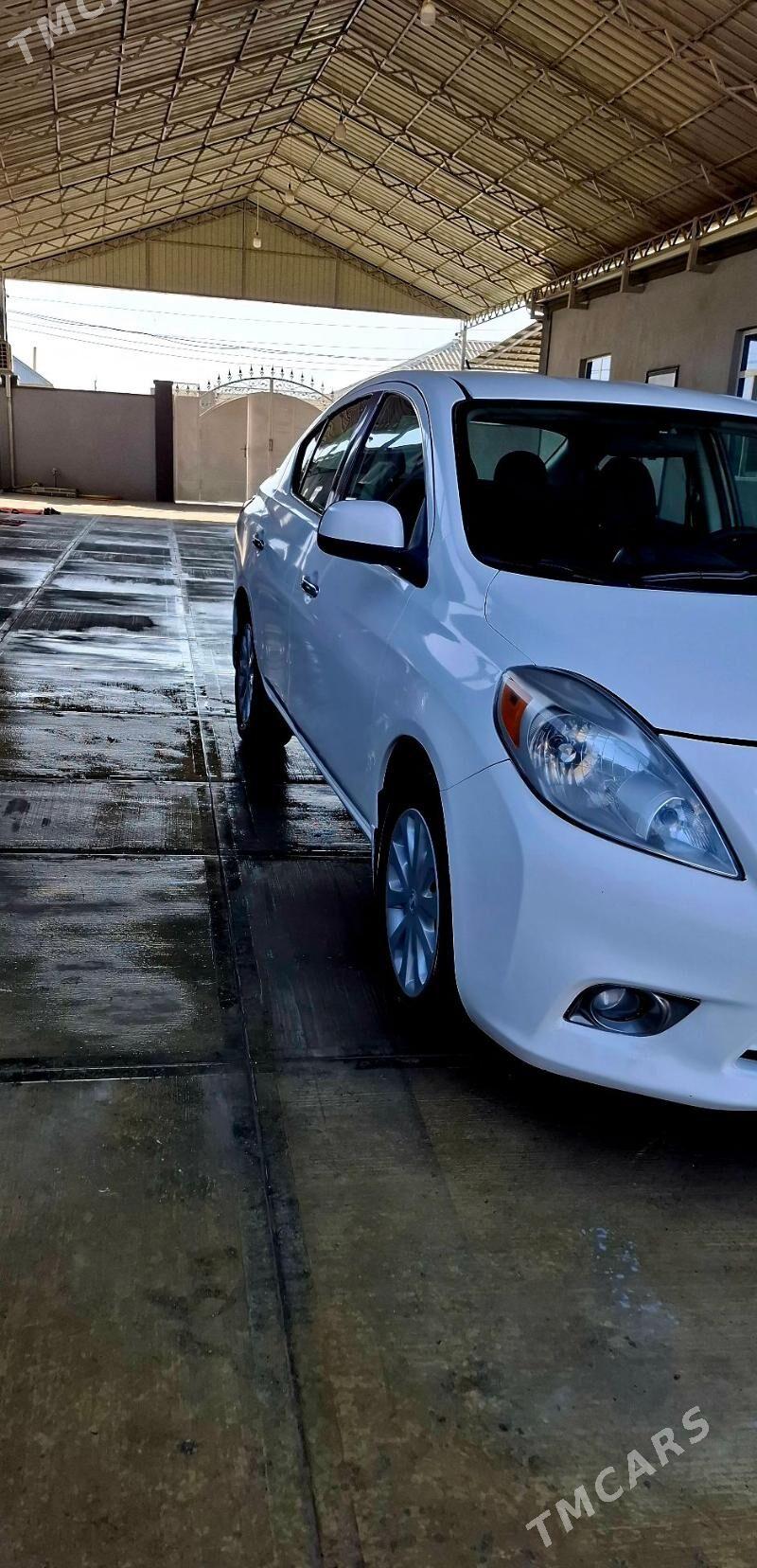 Nissan Versa 2012 - 130 000 TMT - Ашхабад - img 2