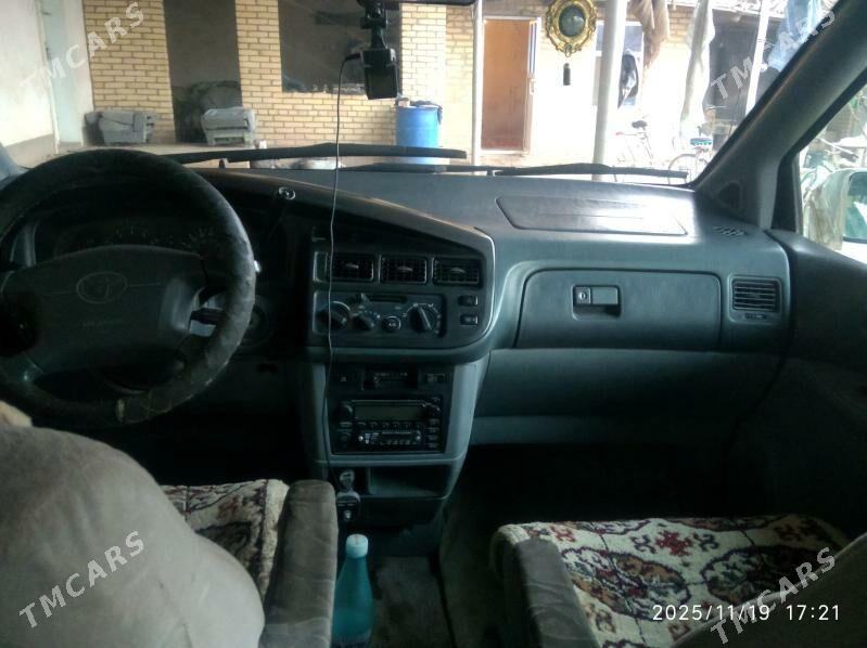 Toyota Sienna 2000 - 160 000 TMT - Halaç - img 5