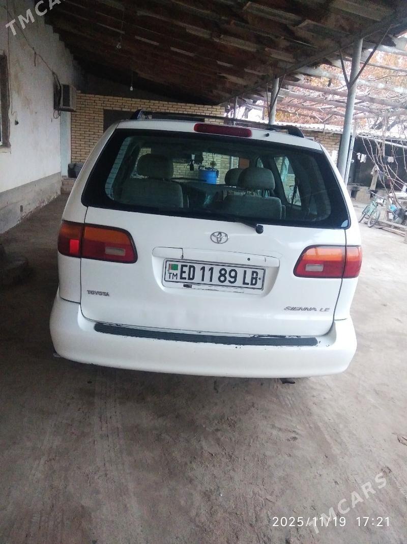 Toyota Sienna 2000 - 160 000 TMT - Halaç - img 4