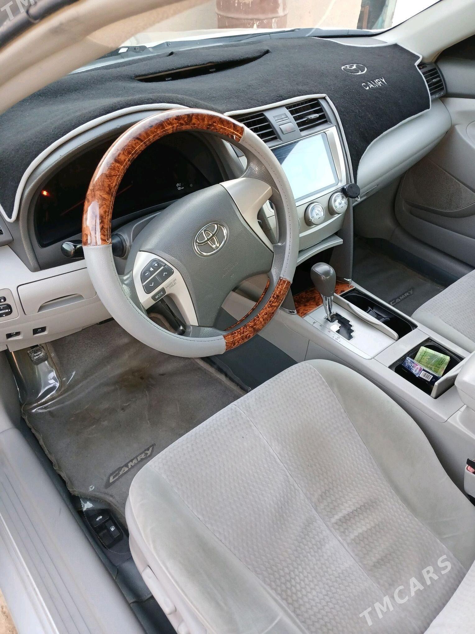 Toyota Camry 2011 - 200 000 TMT - Гурбансолтан Едже - img 3