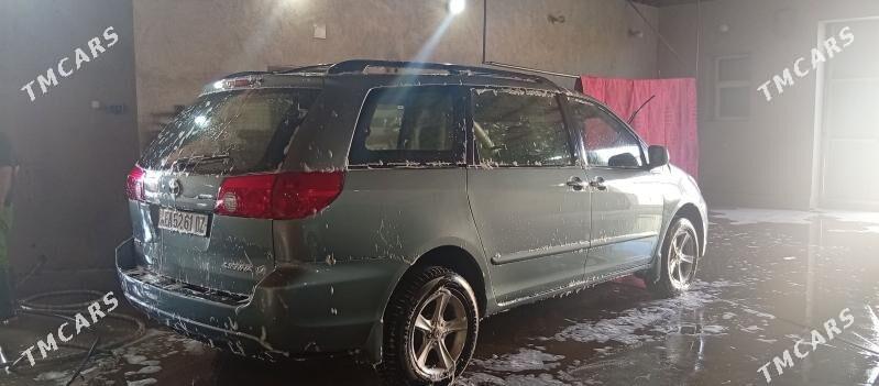 Toyota Sienna 2006 - 230 000 TMT - Кёнеургенч - img 4