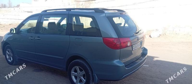 Toyota Sienna 2006 - 230 000 TMT - Кёнеургенч - img 10