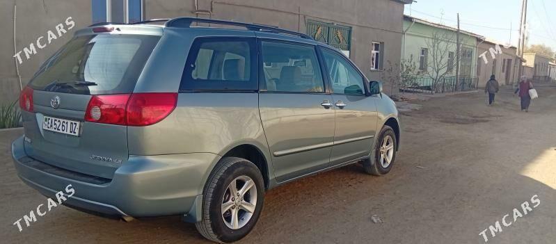 Toyota Sienna 2006 - 230 000 TMT - Кёнеургенч - img 9