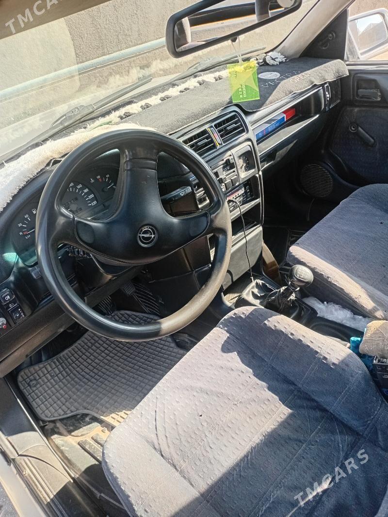 Opel Vectra 1989 - 30 000 TMT - Теджен - img 2