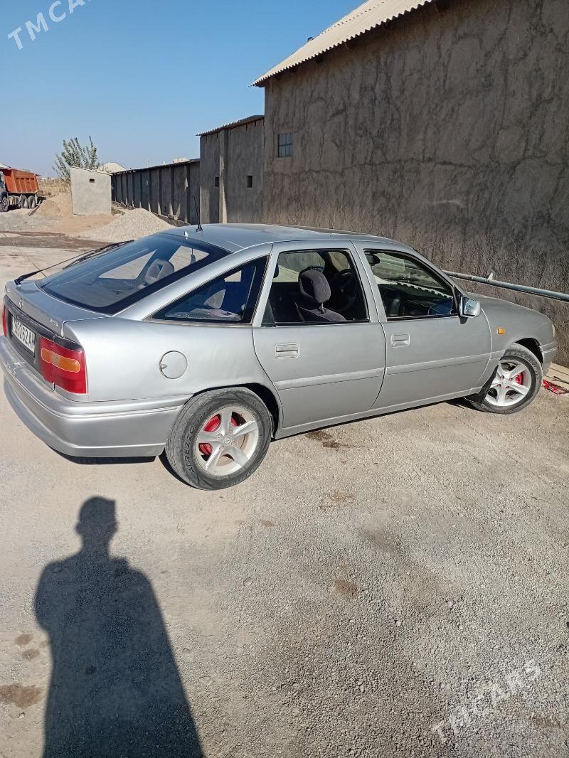 Opel Vectra 1989 - 30 000 TMT - Теджен - img 3