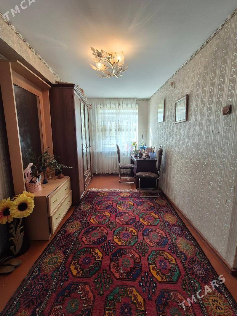 4 mkr 4 komnaty 1 etaj - 4 мкр - img 2