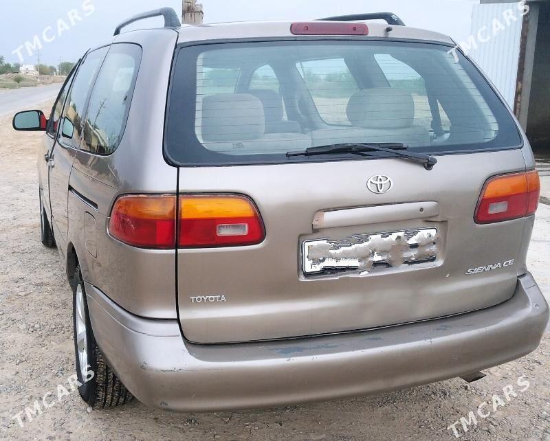 Toyota Sienna 1999 - 140 000 TMT - Türkmengala - img 3