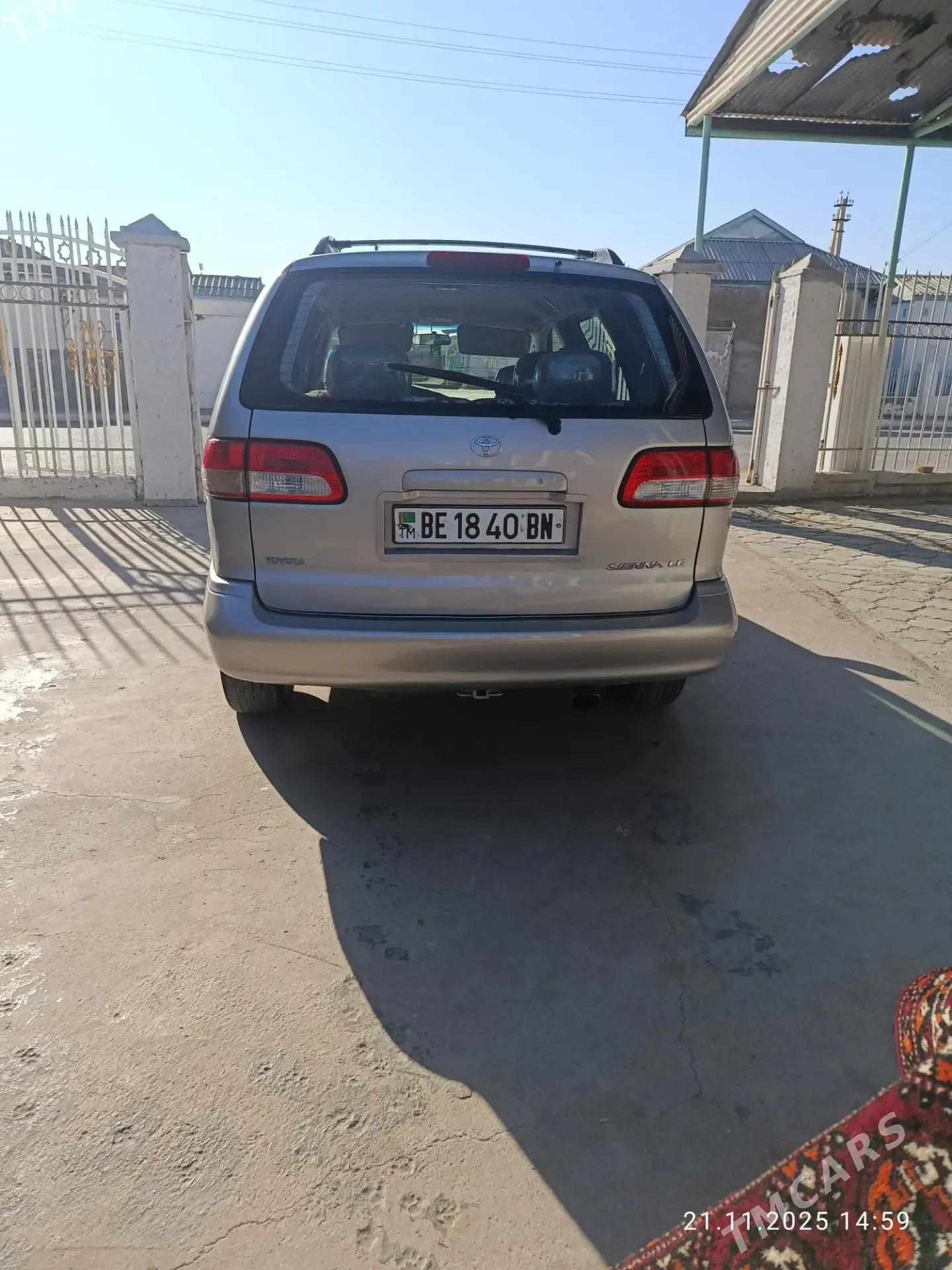 Toyota Sienna 2002 - 170 000 TMT - Эсенгулы - img 3