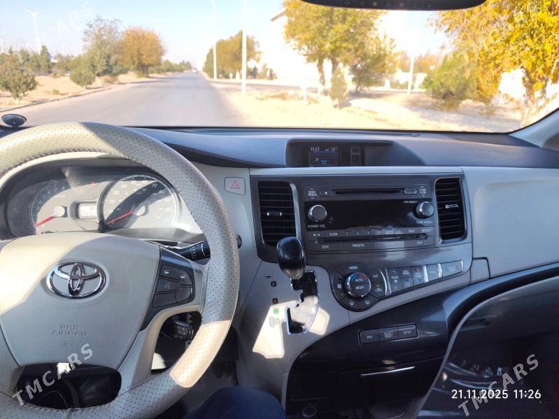 Toyota Sienna 2012 - 285 000 TMT - Балканабат - img 7