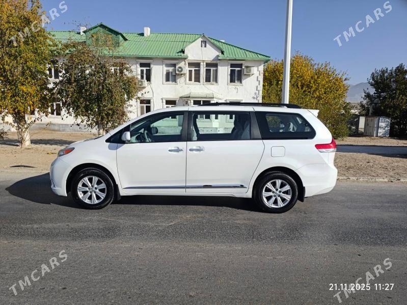 Toyota Sienna 2012 - 285 000 TMT - Балканабат - img 8