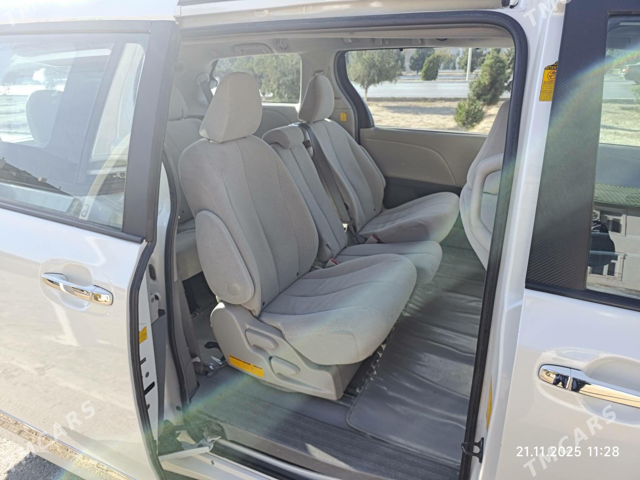 Toyota Sienna 2012 - 285 000 TMT - Балканабат - img 5