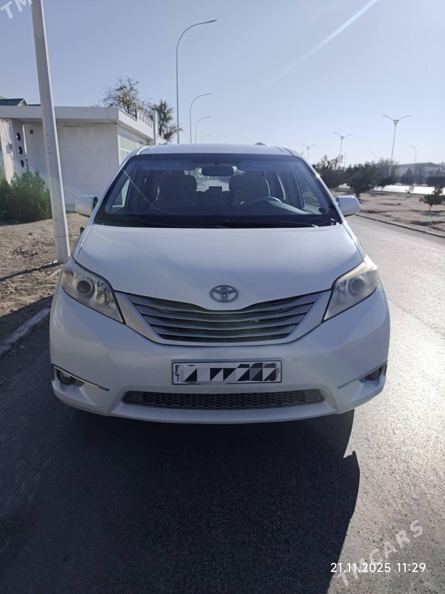 Toyota Sienna 2012 - 285 000 TMT - Балканабат - img 3